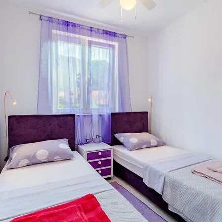 Karlo - Two Bedroom With Balcony Matani * Kastela