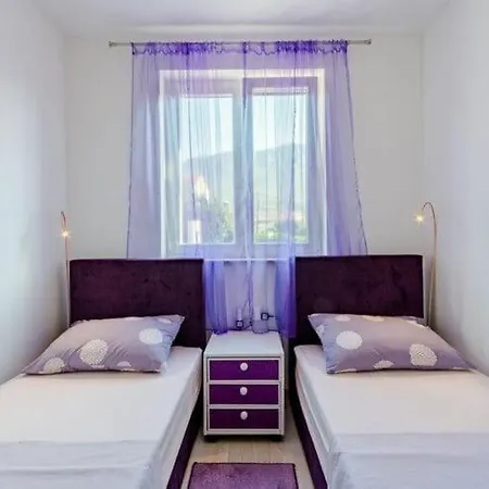 Karlo - Two Bedroom With Balcony Matani Apartamento *