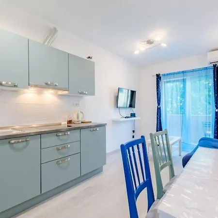 Apartment Karlo - Two Bedroom With Balcony Matani Kastela