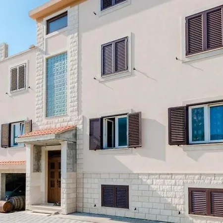 Karlo - Two Bedroom With Balcony Matani * Kastela