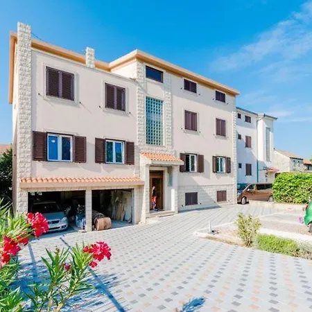 Karlo - Two Bedroom With Balcony Matani