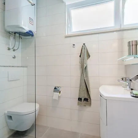 Apartamento Karlo - Two Bedroom With Balcony Matani