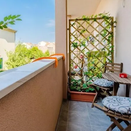 Karlo - Two Bedroom With Balcony Matani Kastela